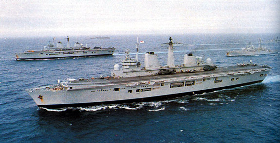 L'Illustrious et l'Invincible ensemble.